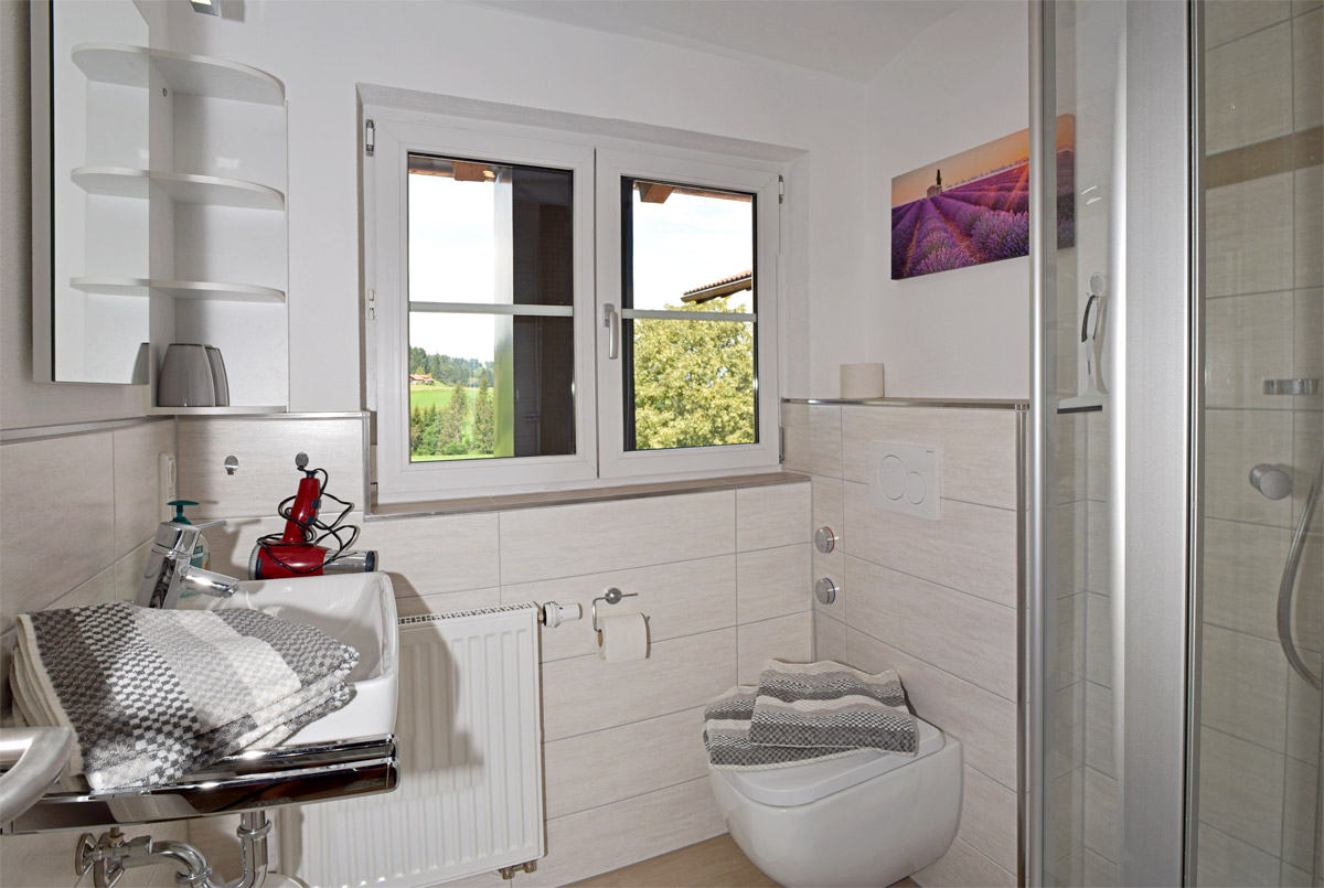Modernes tageslicht Badezimmer