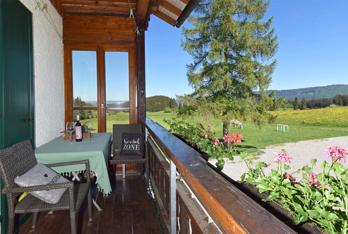 Zimmer Balkon mit Aussicht auf die Berge